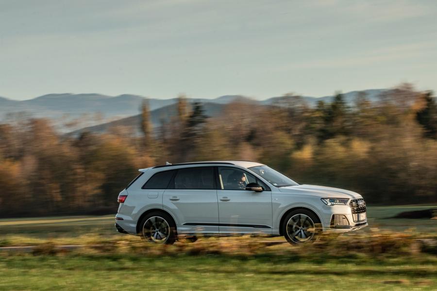  Audi Q7 50 TDI Quattro S-Line (4M) 2019 года  (WW) (фото 9 из 40)